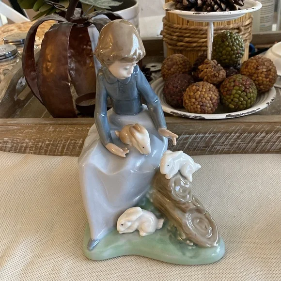 Vintage collectables Nao lladro Girl and boy with rabbits Daisa 1987